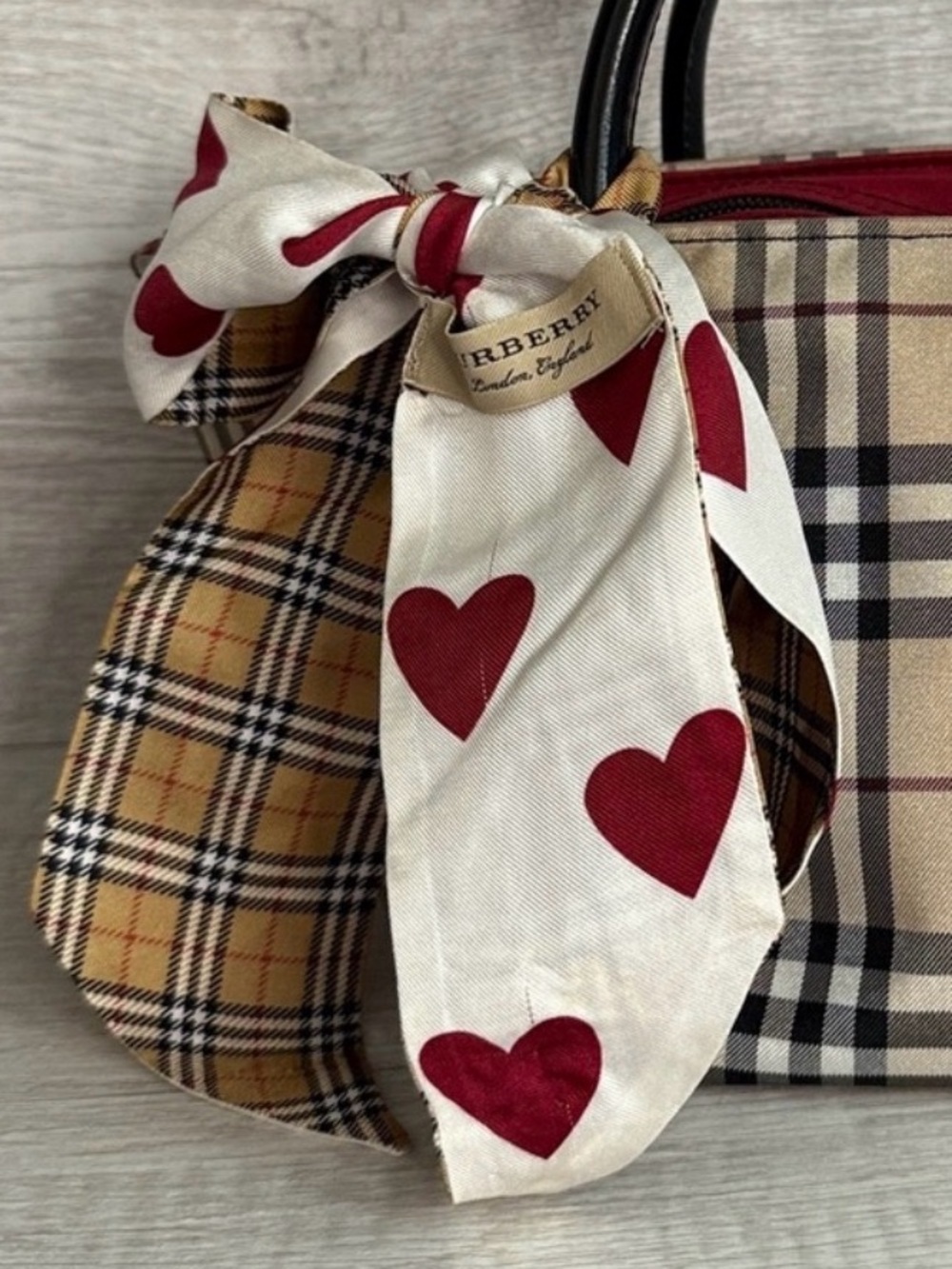 Burberry Heart ♥️ & Check Silk Skinny Neck Scarf - Picture 5 of 8